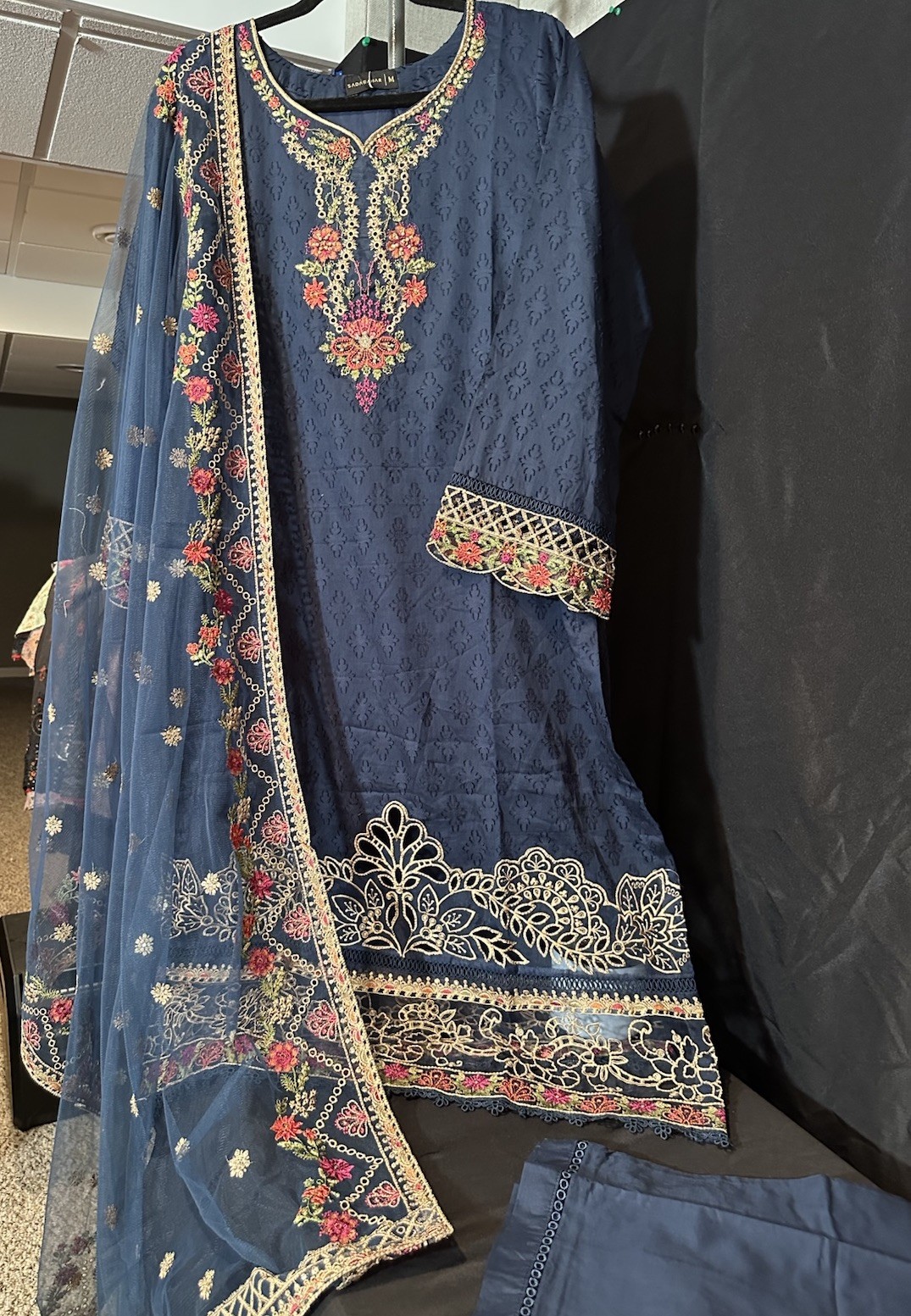 Sadabahar Bramd Luxury Embroidered Jacquard 3 Pc Suit – Net Emb Dupatta – $58