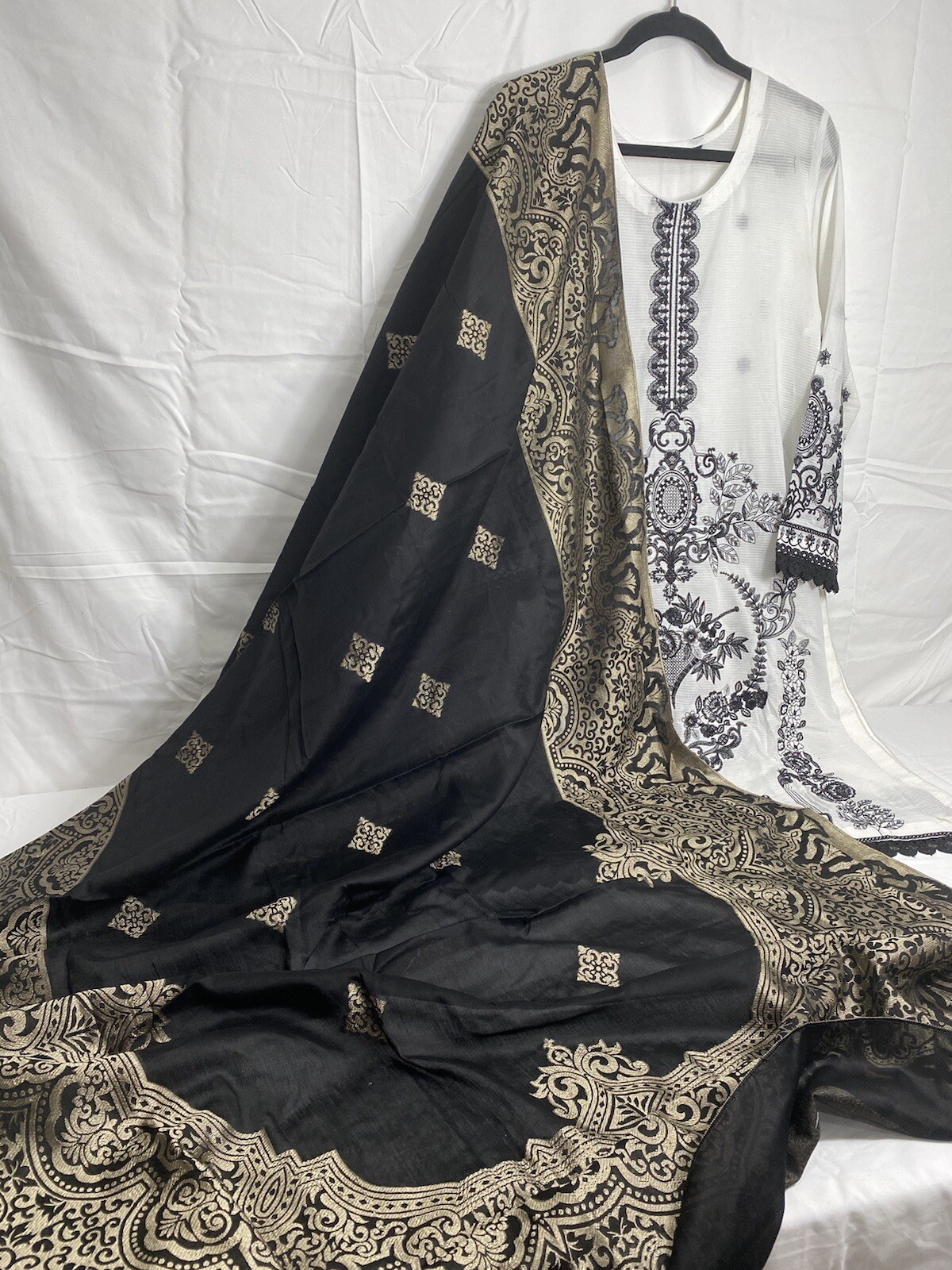 Pakistani Banarsi Lawn kameez Shalwar embroidery Large Bust 42 Banarsi Dupatta
