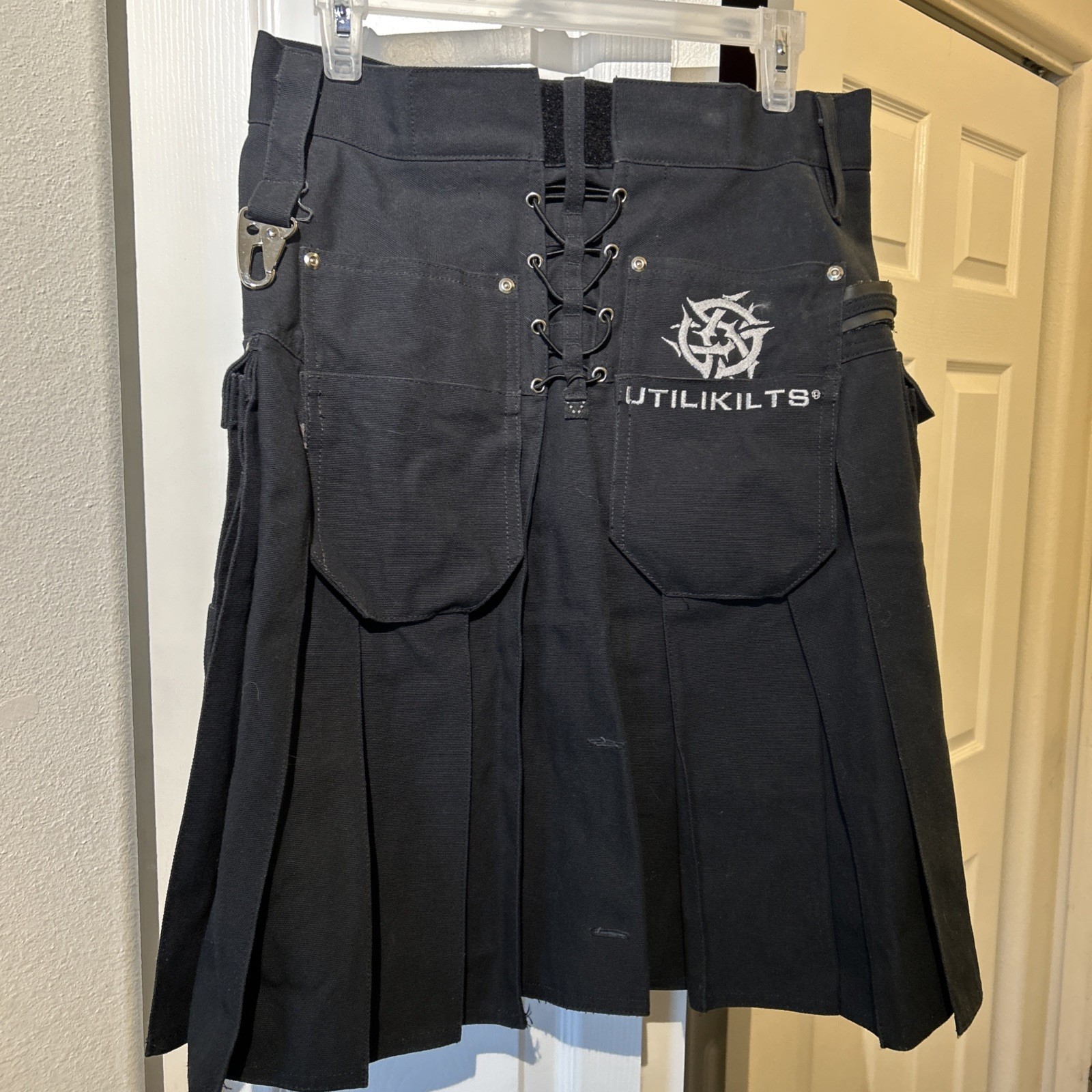 Utilikilt Mens Size 30 Black Spartan Pleated Heavyweight Length 22”