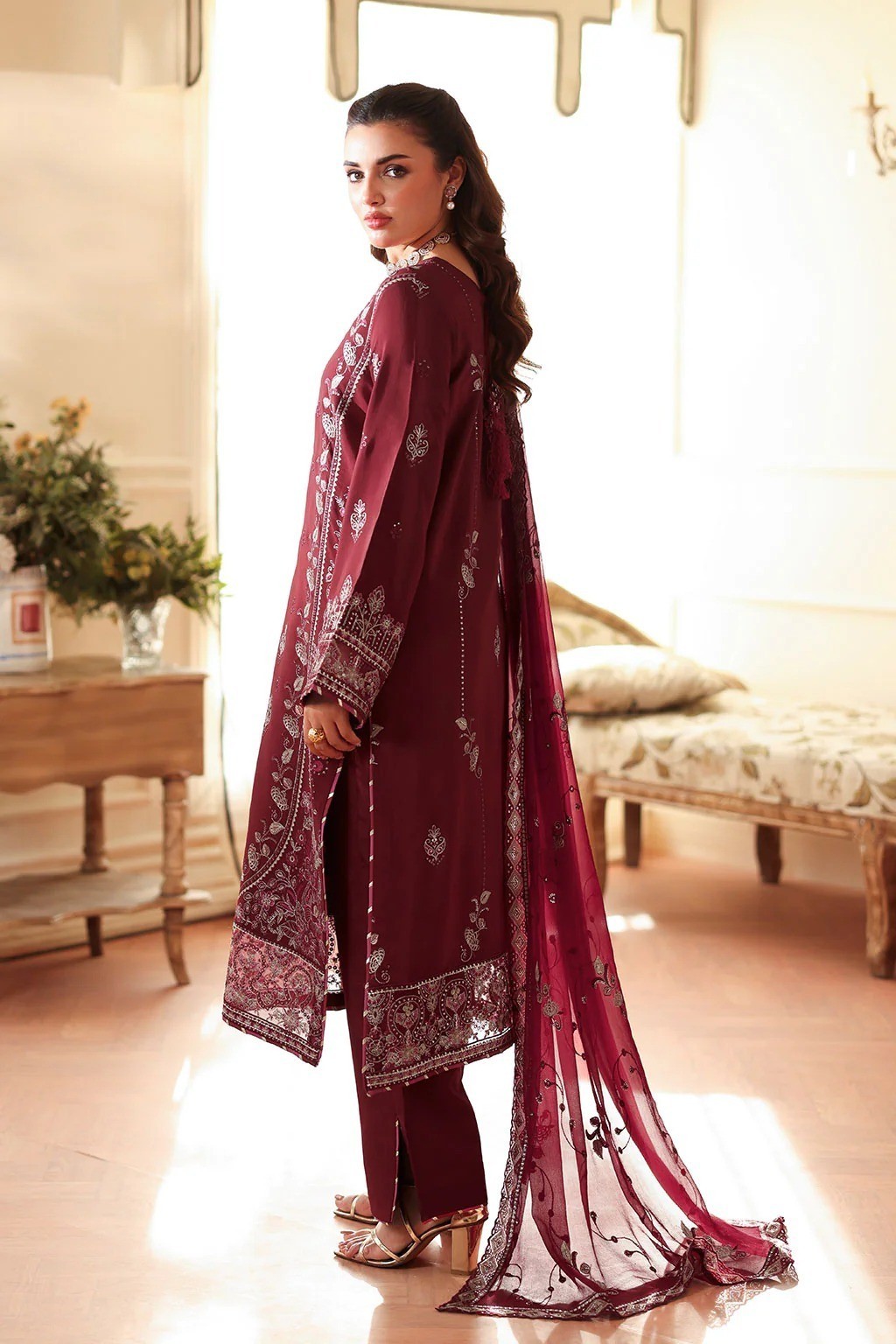 Elegant Embroidered Shalwar Kameez – Big Sizes available.