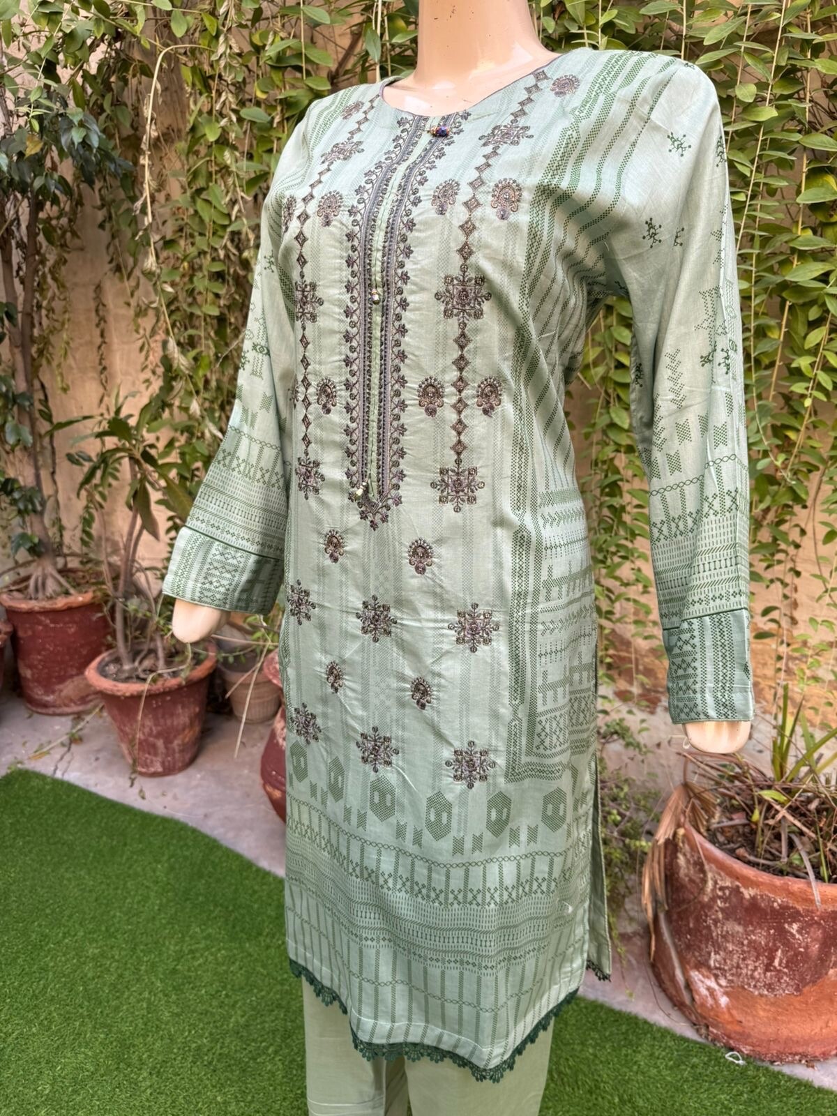 Pakistani Sage Green Printed Straight Shirt 3-PCS Lawn Suit w/ Threadwork ,XL