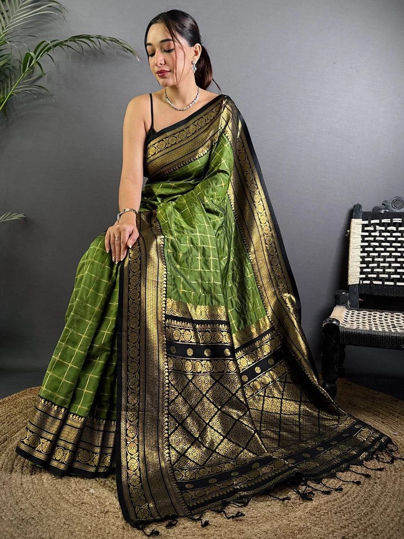 Women’s Green Soft Silk Zari Checks Saree With Unstitched Blouse Piece