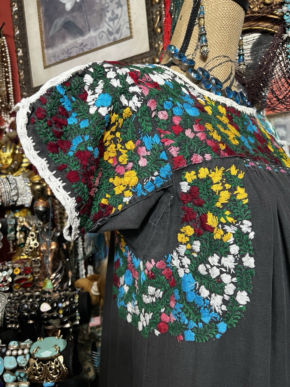 VERY PRETTY MEXICAN OAXACAN CHARCOAL BLACK MULTI COLOR EMBROIDERY DRESS M/L