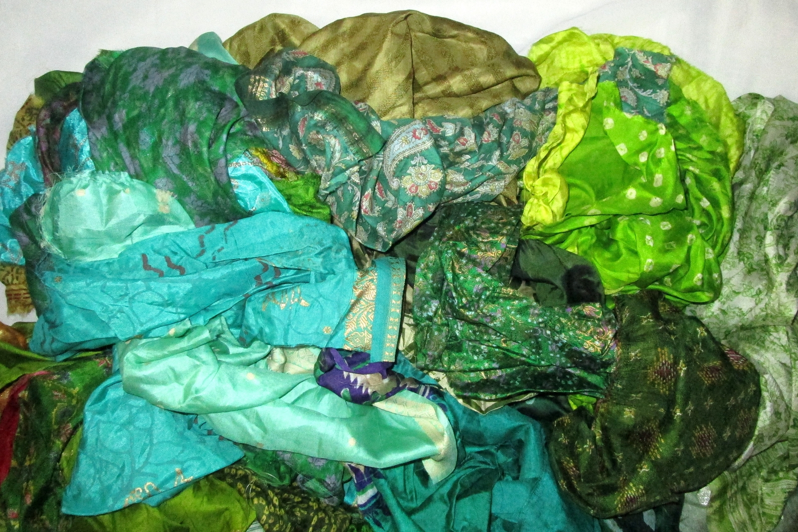 LOT PURE SILK Antique Vintage Sari REMNANT Fabrics 100 GRAMS Green Dress #ABLRB