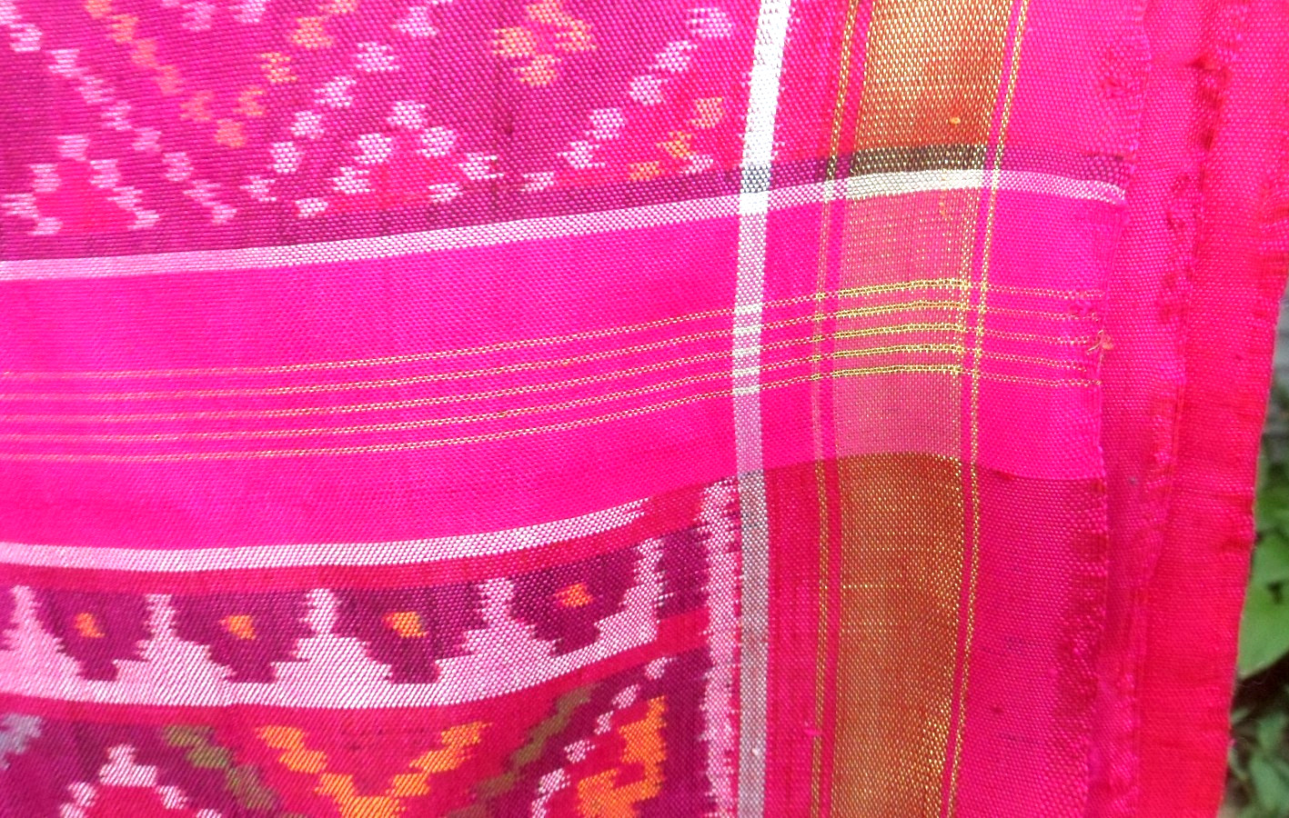 Silk Saree Sari Authentic Vibrant Rani Pink Gold Border 210 x 46 Inch Beautiful!