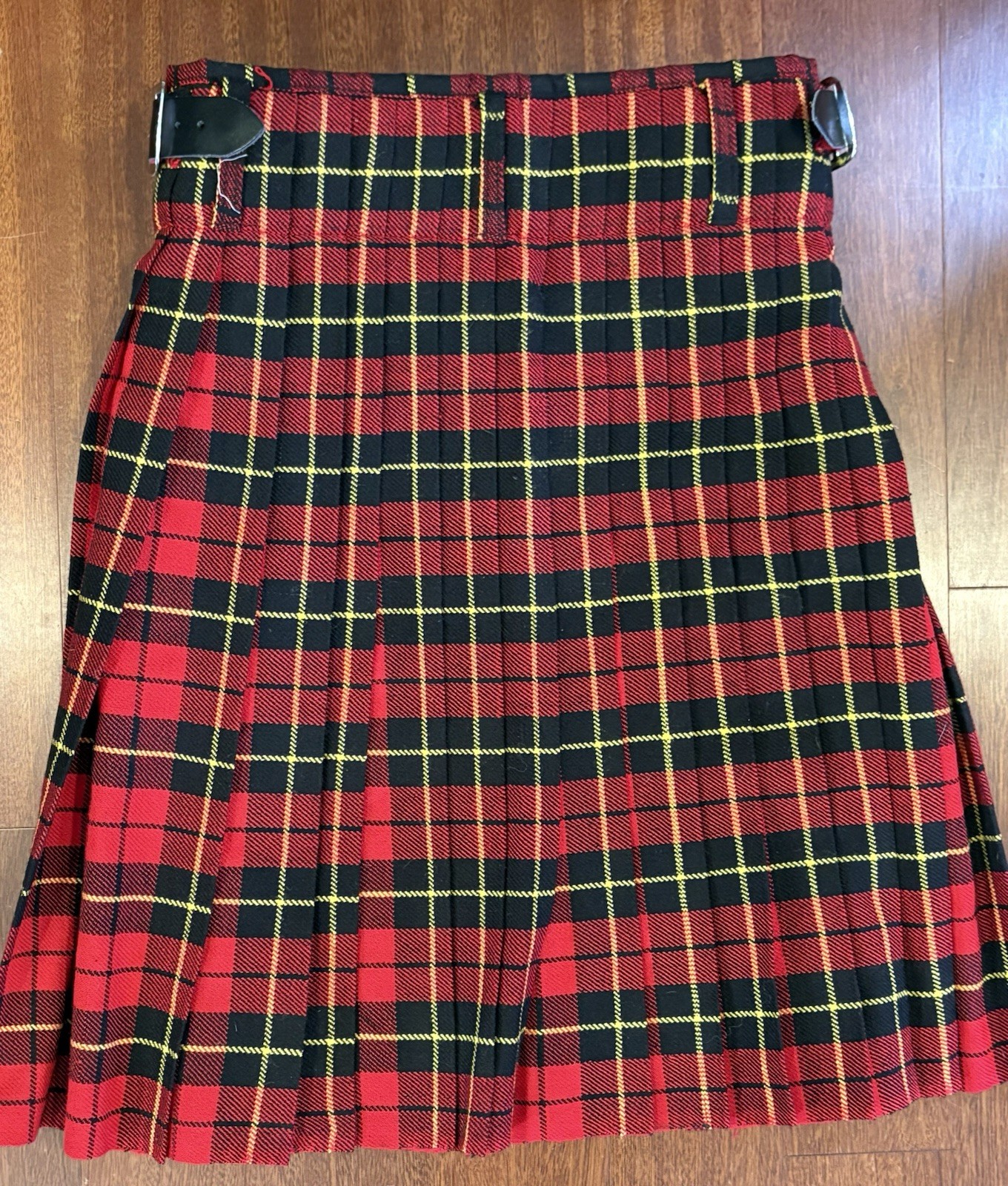 Scottish Design Tartans Kilt Size 30 Red Black Plaid Buckle Acrylic