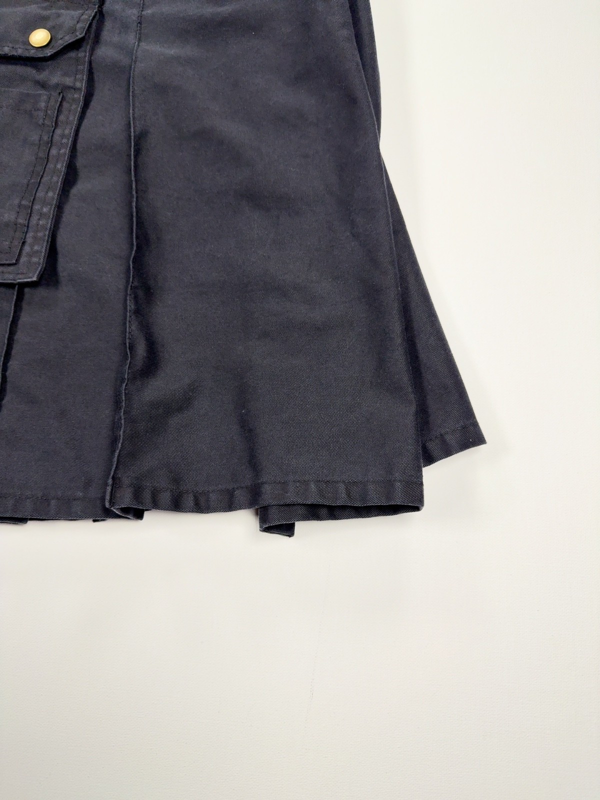 Ulik Men’s Utility Kilt Black Cotton Pleated Cargo 30 Pocket Buckle Detail