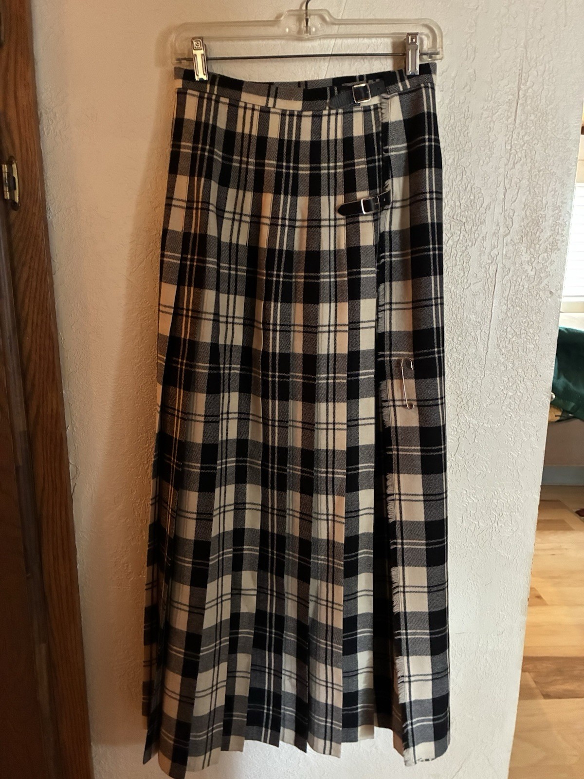 Vntg Hector Russell Tartan Kilt Skirt Made in Scotland Pure New Wool 27-29 Waist