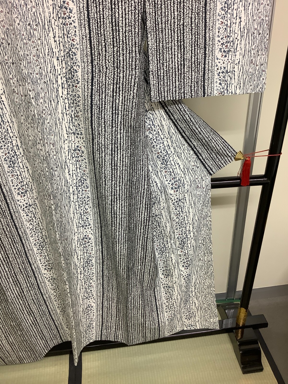 Japanese Vintage Kimono polyester White gray tradition expensive Height 61.41in