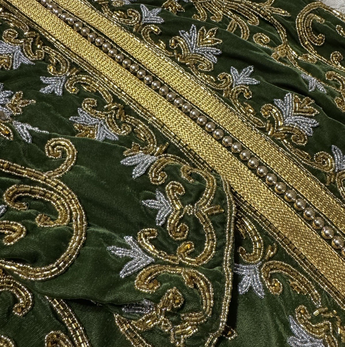 Luxury Green velvet moroccan takchita kaftan heavily beaded Gold/silver