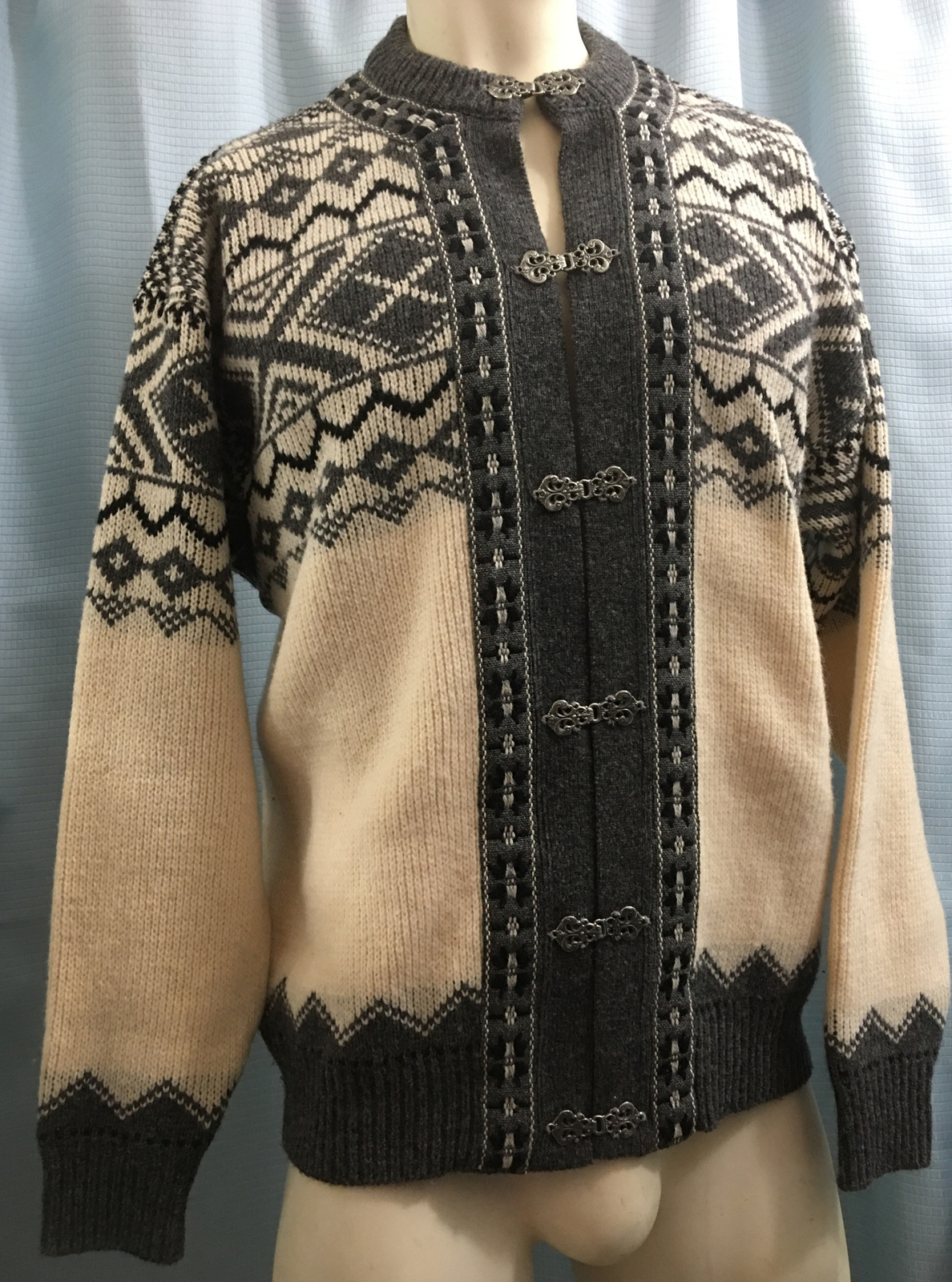 M Vintage 80s SCAN ALP 100% New Zealand Wool NORDIC BUNAD CARDIGAN Pewter Clasps