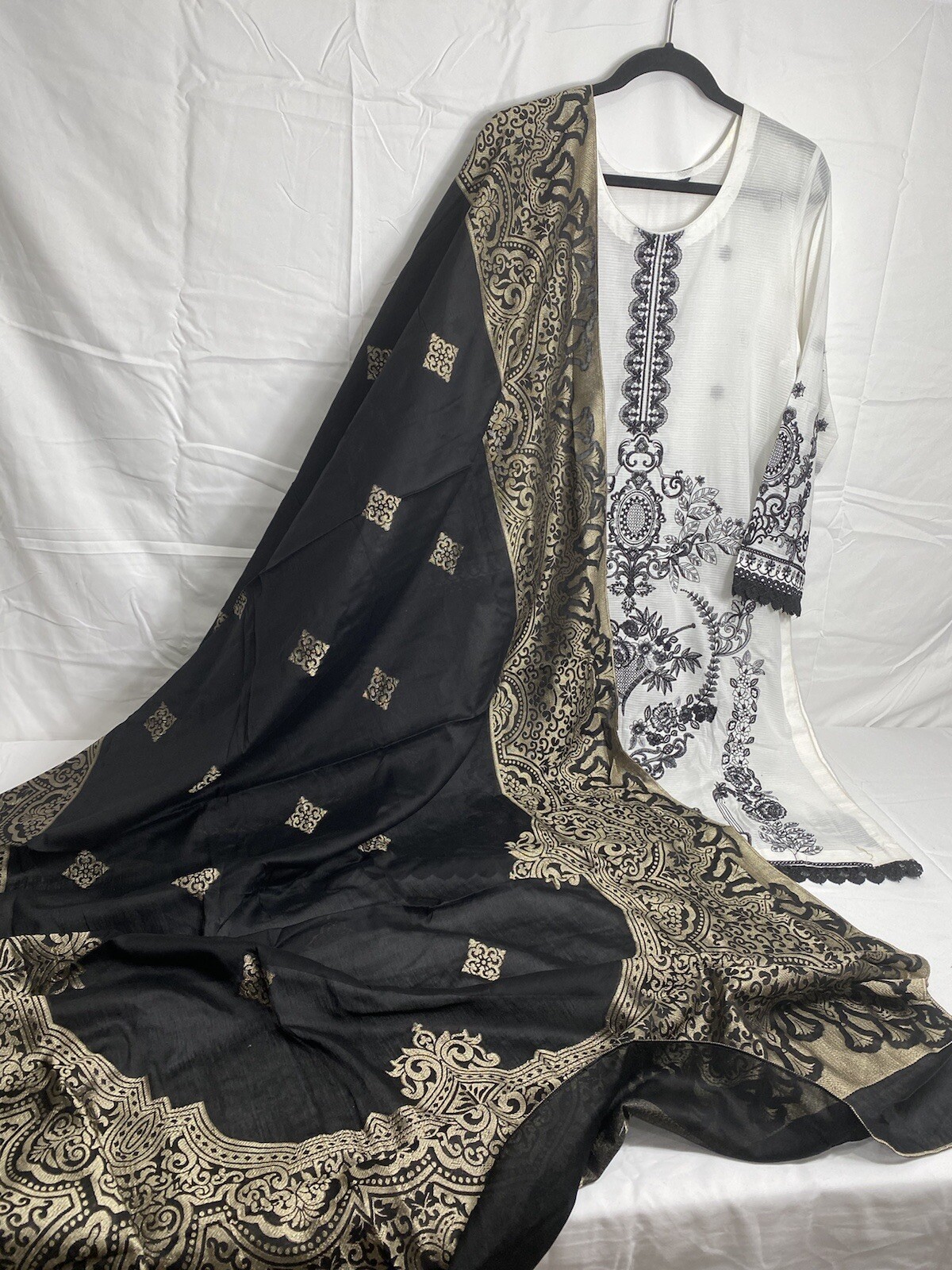 Pakistani Banarsi Lawn kameez Shalwar embroidery Large Bust 42 Banarsi Dupatta