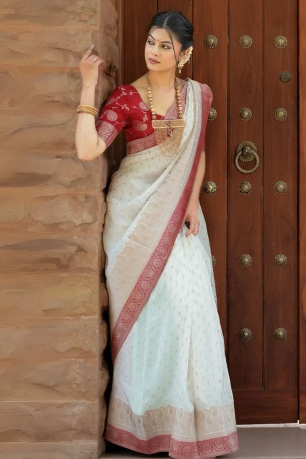 Women Soft Silk Saree Zari Work White Color With Unstitched Blouse Piece