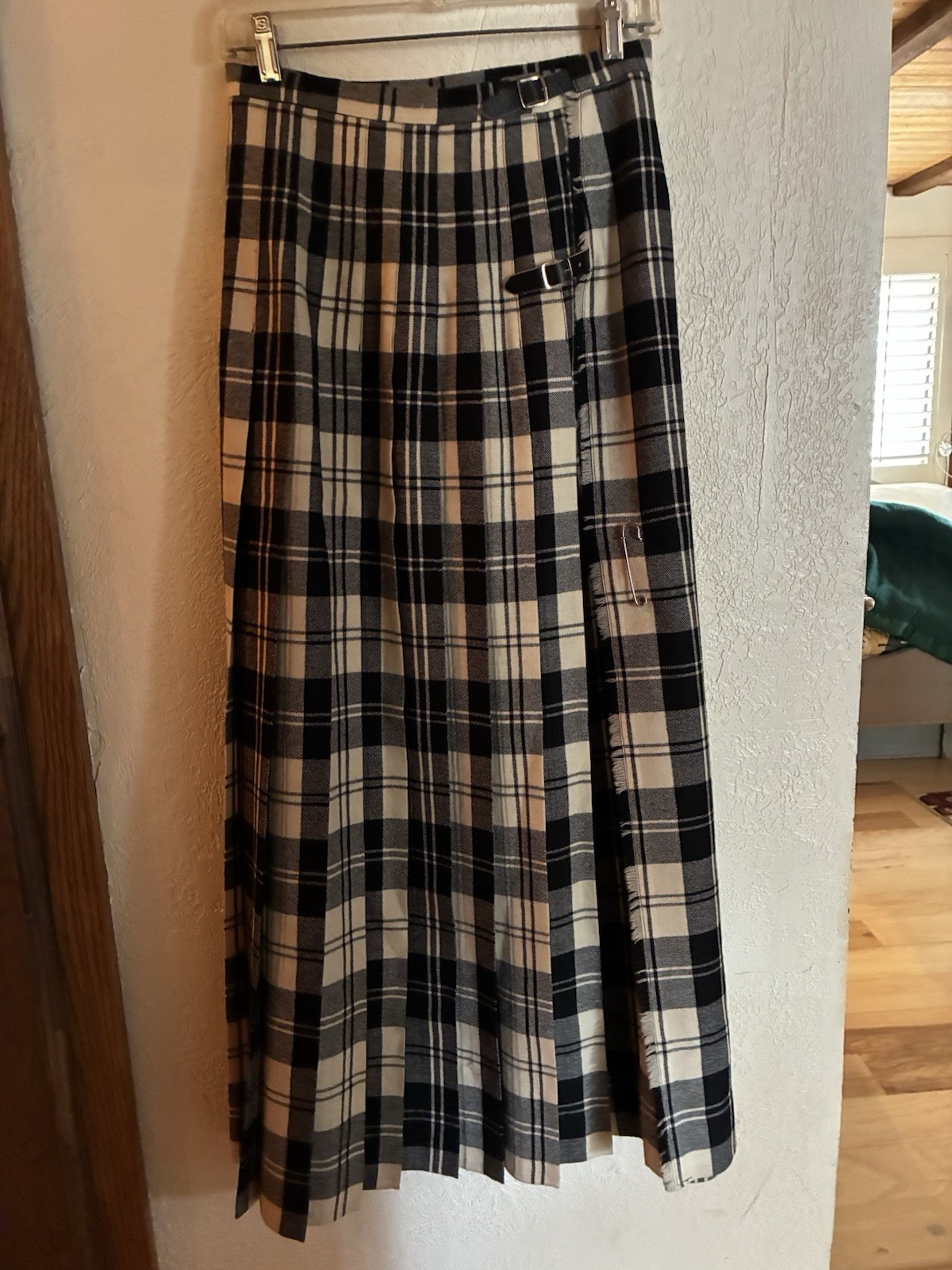 Vntg Hector Russell Tartan Kilt Skirt Made in Scotland Pure New Wool 27-29 Waist