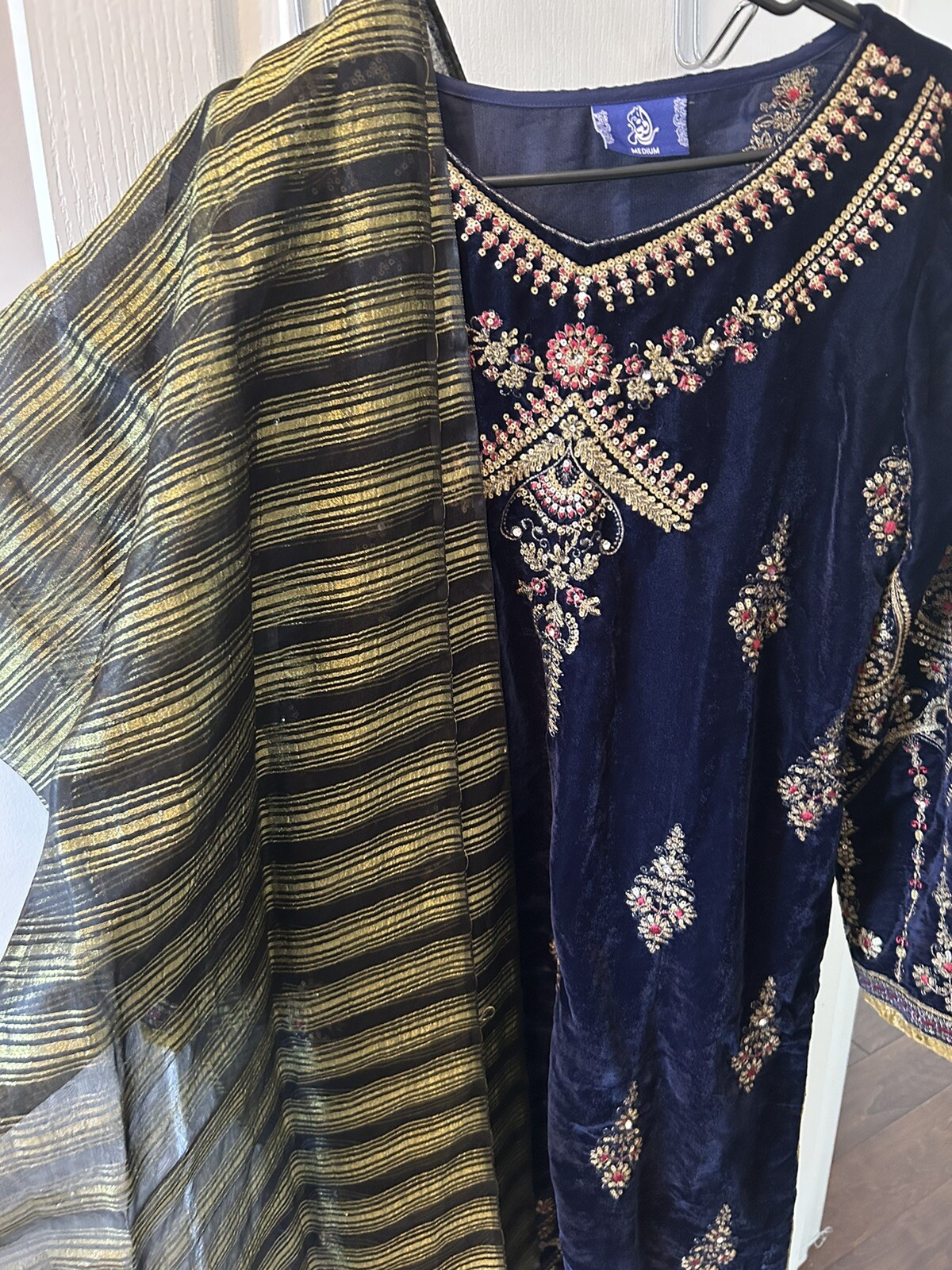 Pakistani velvet Kameez Kurti With Dupatta 2 Pc Medium Size Formal Party Wear