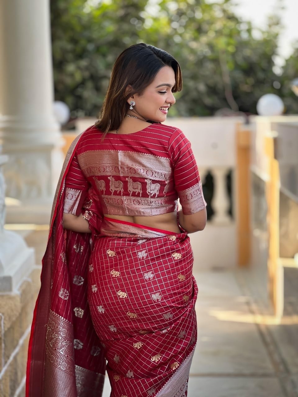 Women’s Beautiful Soft Silk Zari Weaving Saree With Blouse