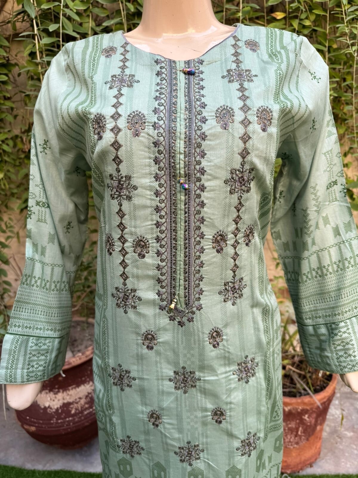 Pakistani Sage Green Printed Straight Shirt 3-PCS Lawn Suit w/ Threadwork ,XL
