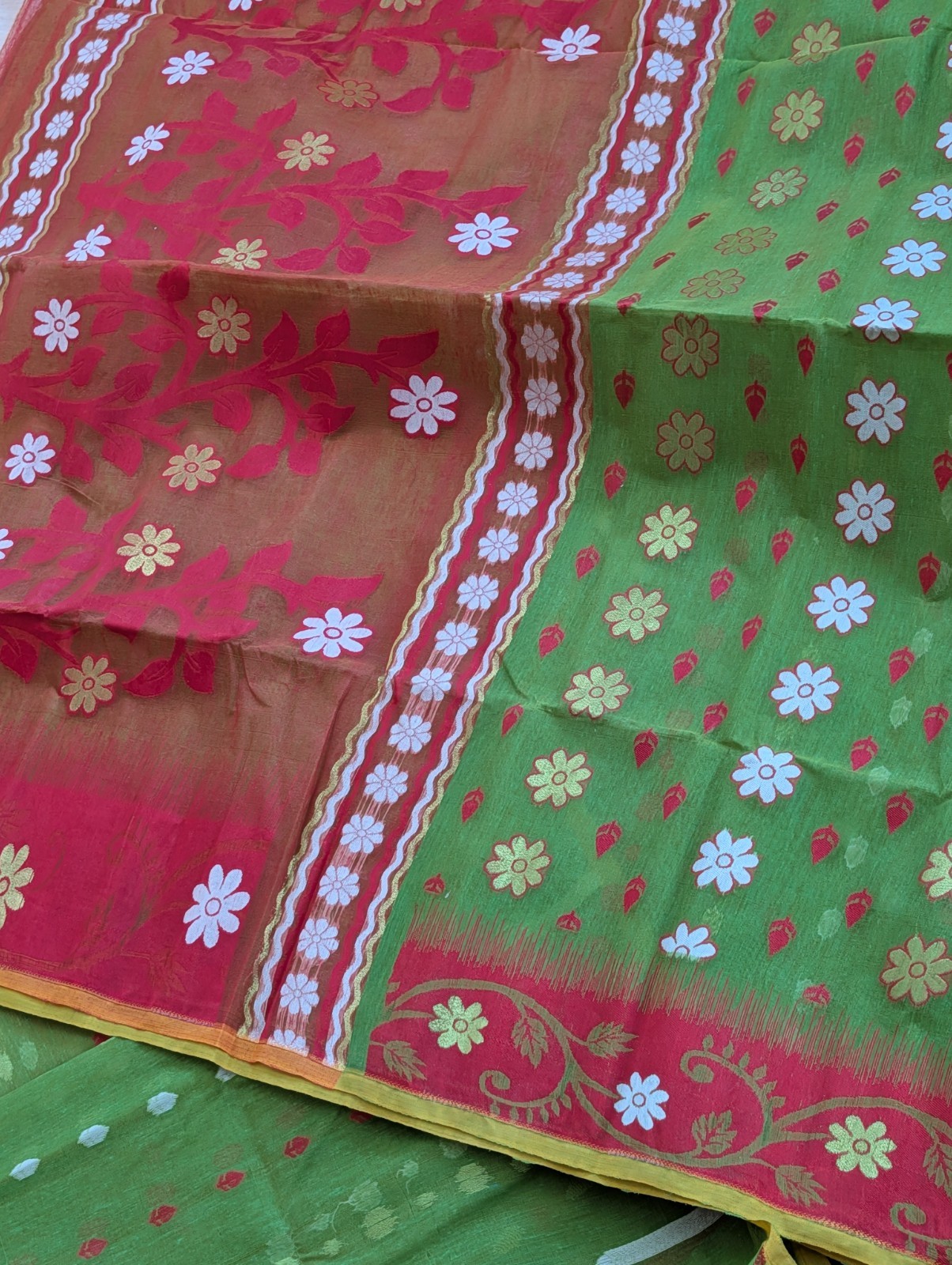 Dhakai Jamdani Handloom Saree Green Red Thread Zari Weaving Cotton Comfortable