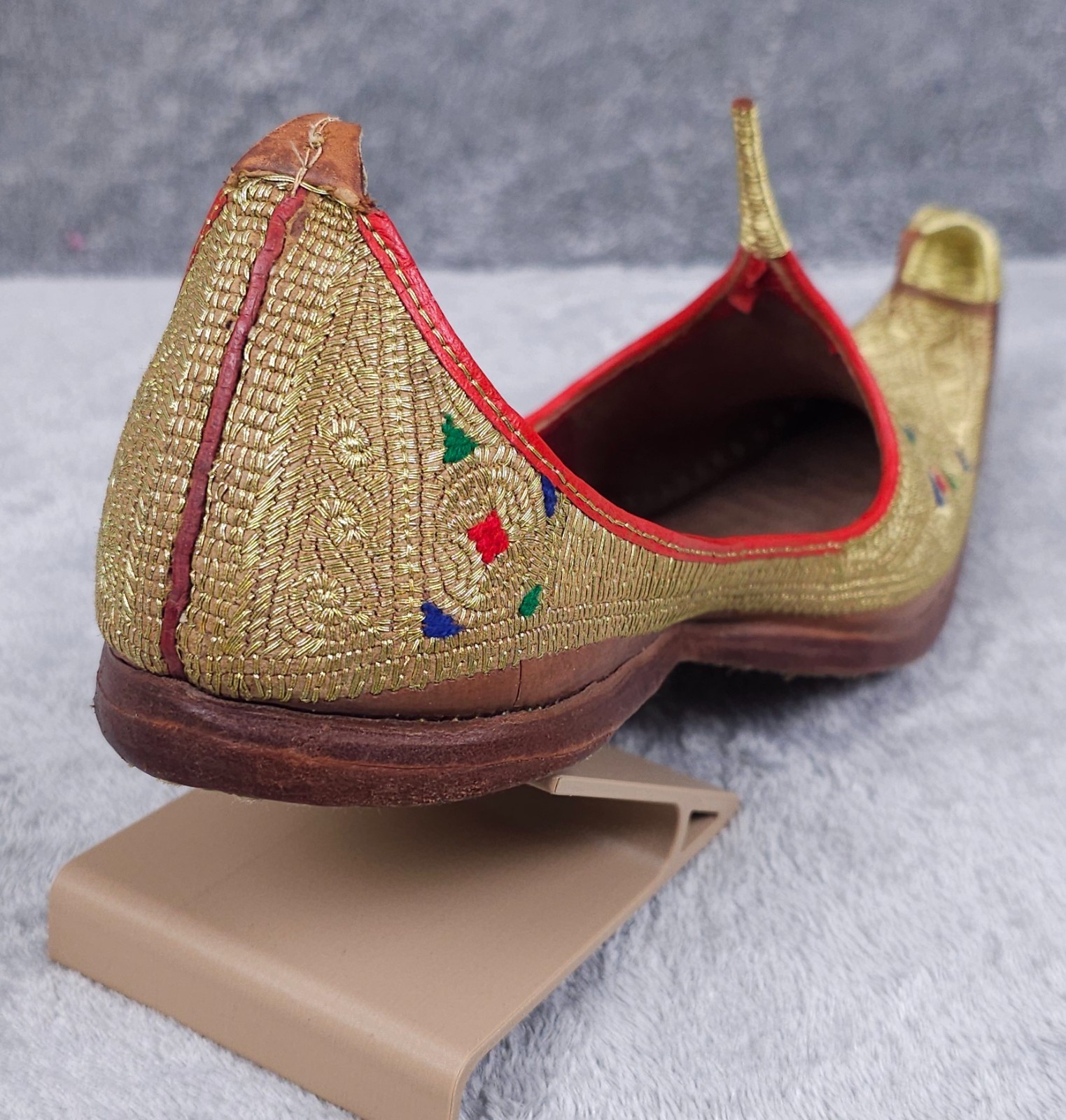 Vintage India Pakistan Punjab Gold Embroidered Jutti Curl Toe Shoes
