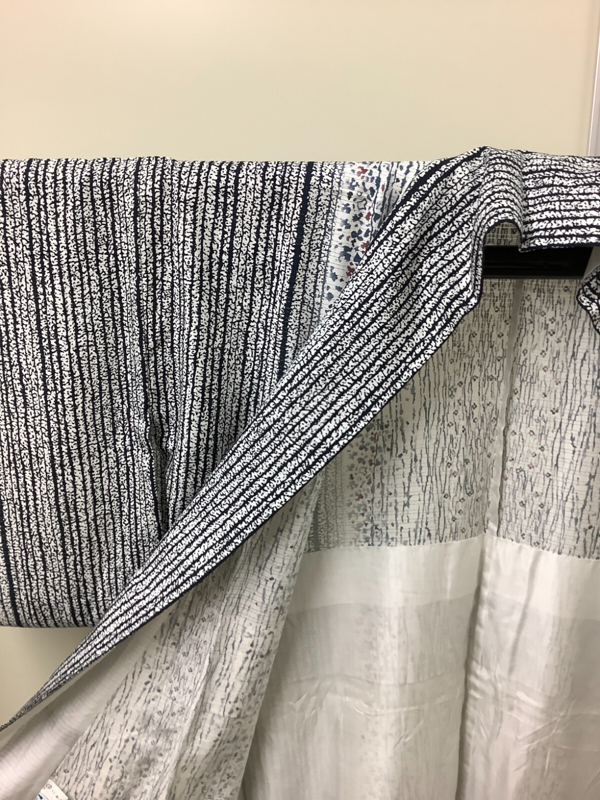 Japanese Vintage Kimono polyester White gray tradition expensive Height 61.41in