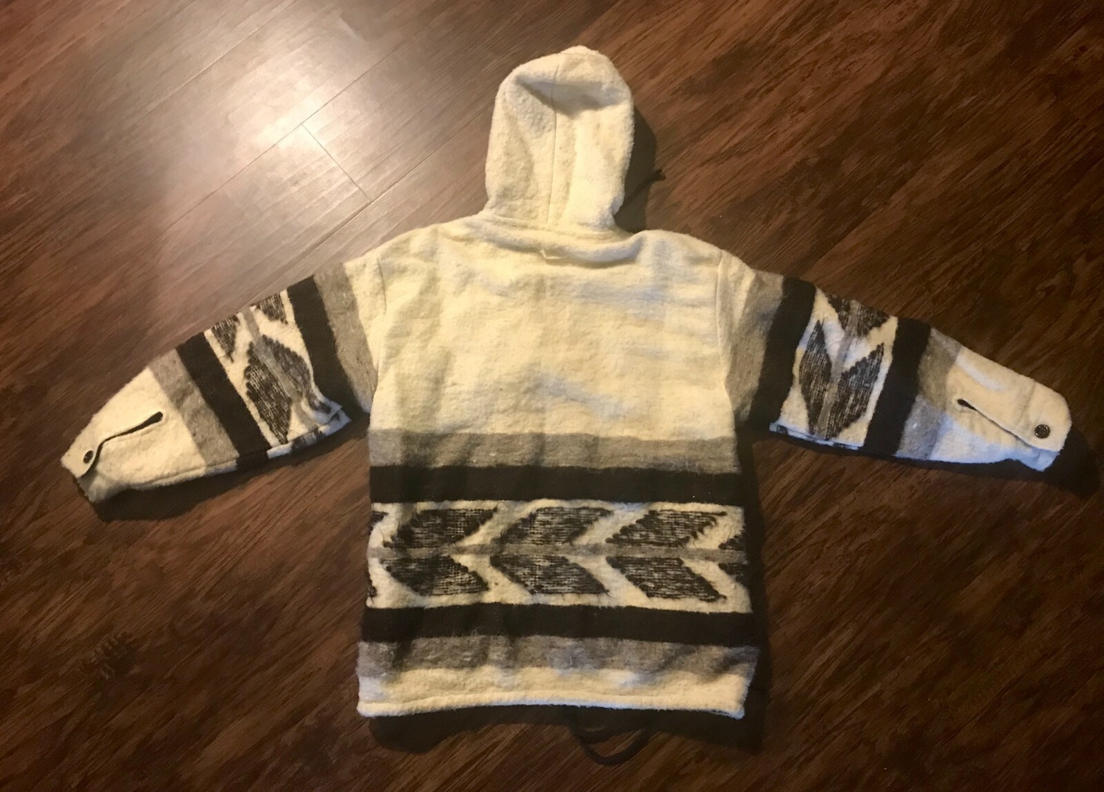 Wool coat w/ hood, Indigenous design hand made in Chiapas Mexico – zipper close
