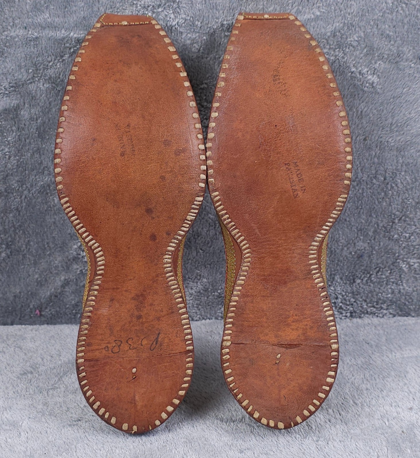 Vintage India Pakistan Punjab Gold Embroidered Jutti Curl Toe Shoes