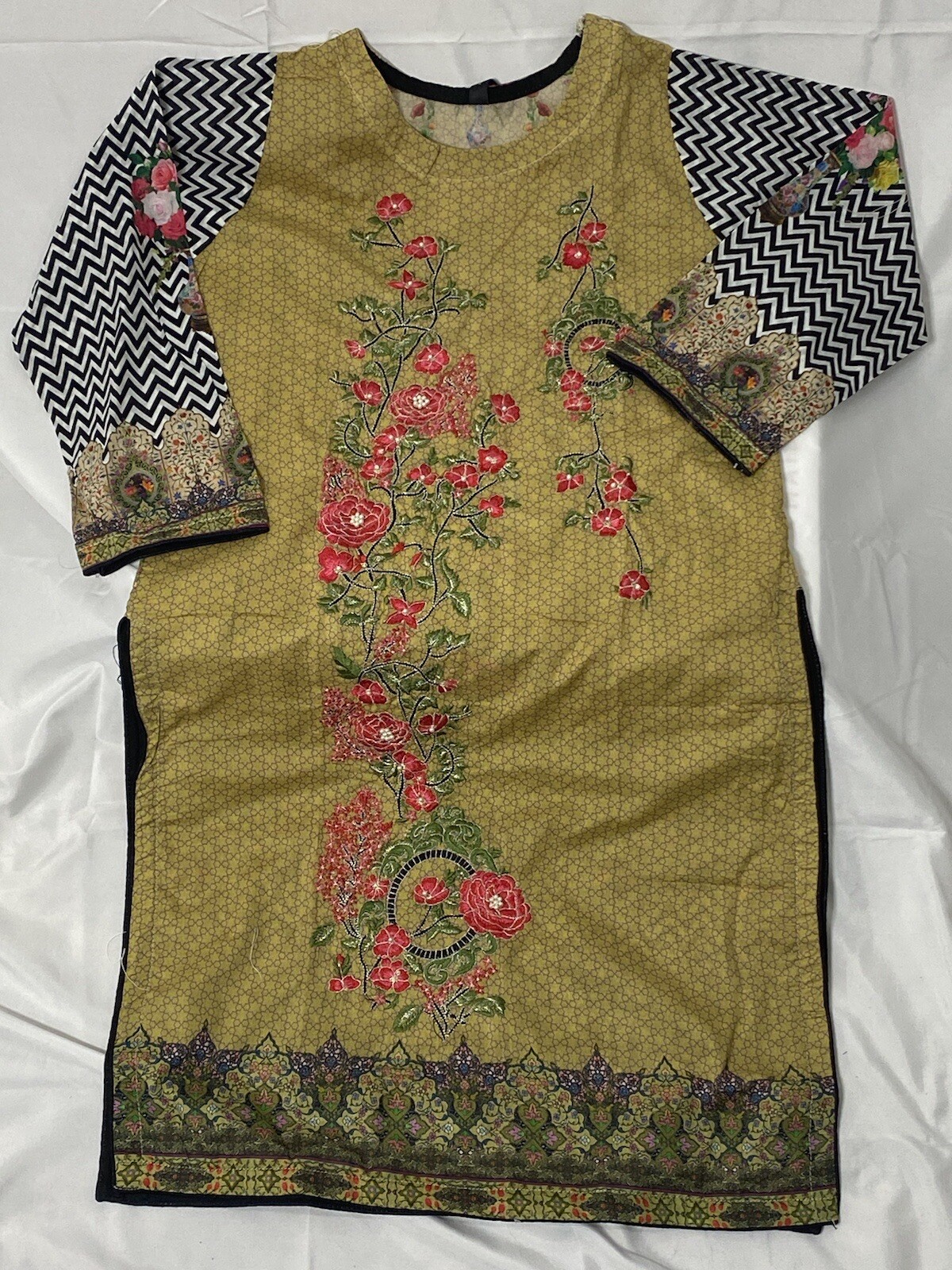 Little Girls Pakistani embroidery Soft lawn Kameez shalwar size 34 8 years