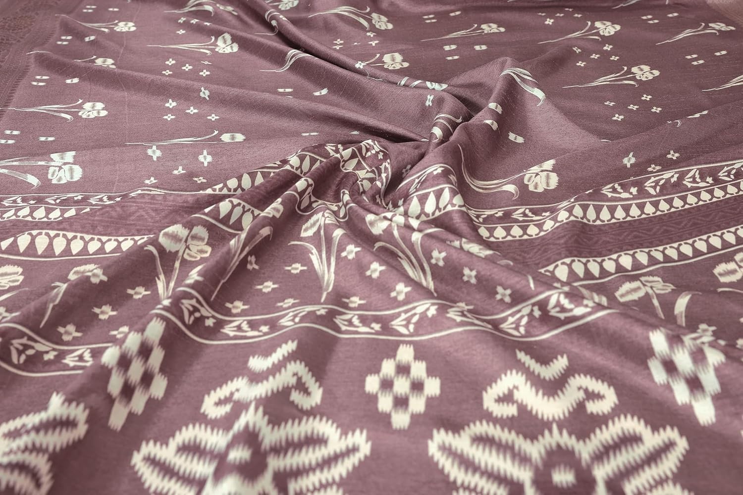 Women’s Silk Blend Block Printed Saree with Blouse Piece