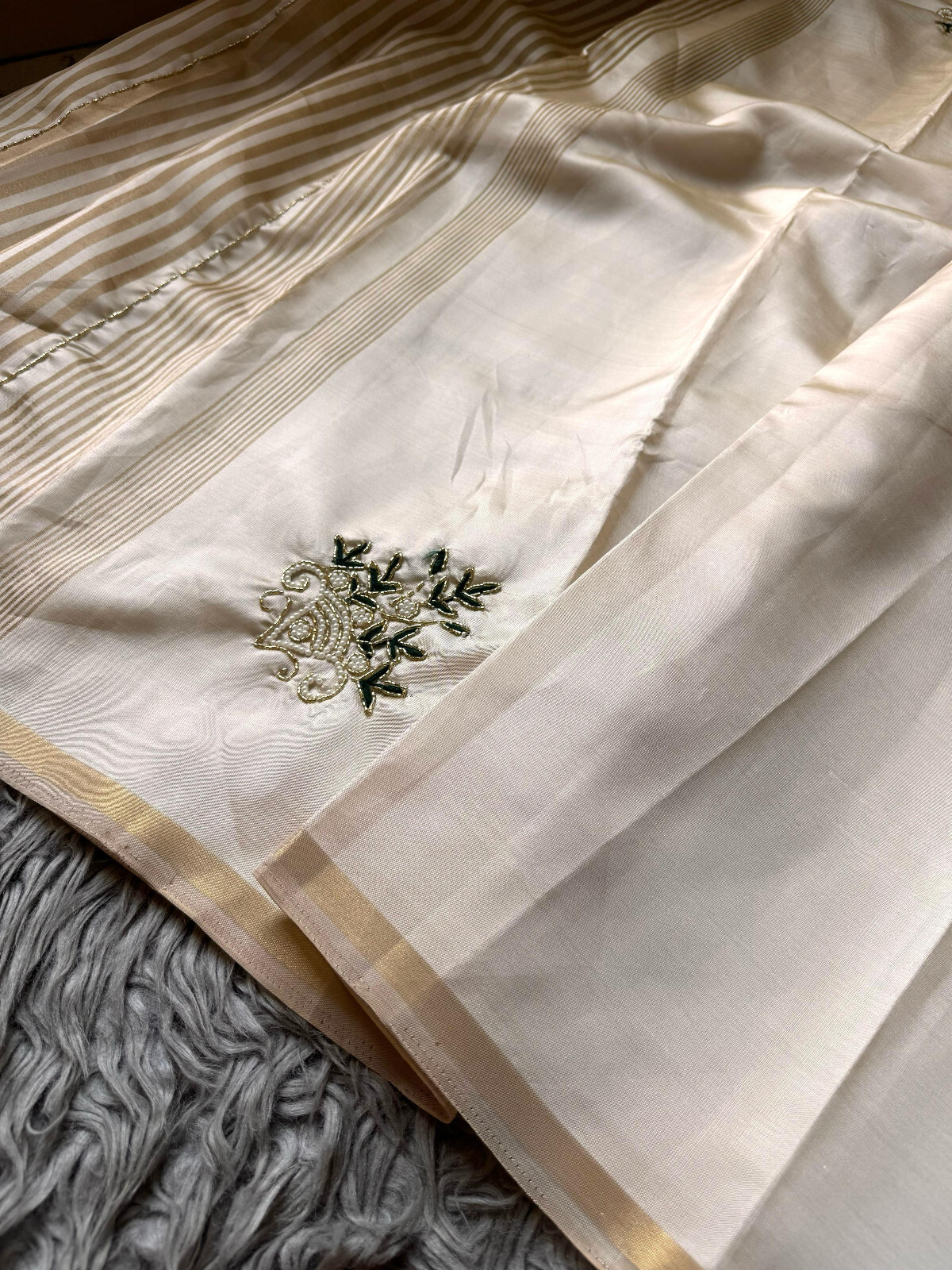 Women Soft Tussar Silk Saree with Handwork Buttas & Delight Work Ethnic Sari