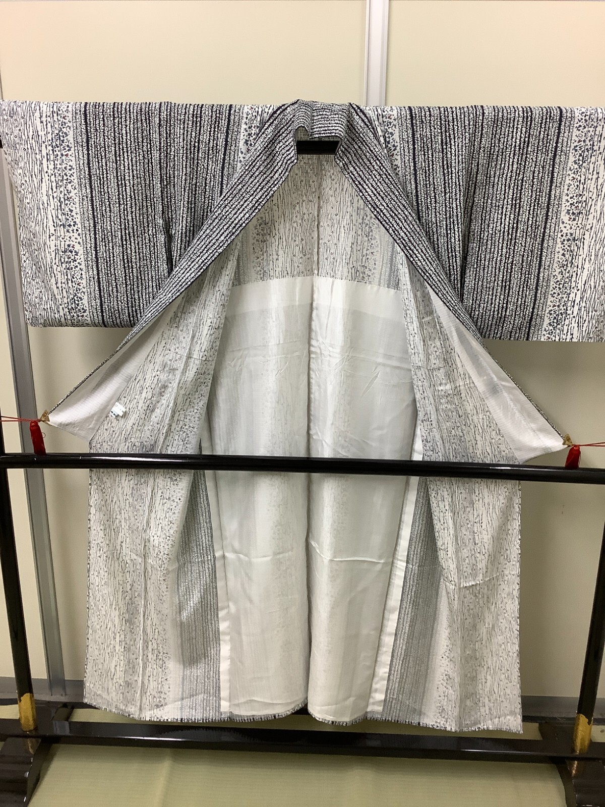 Japanese Vintage Kimono polyester White gray tradition expensive Height 61.41in