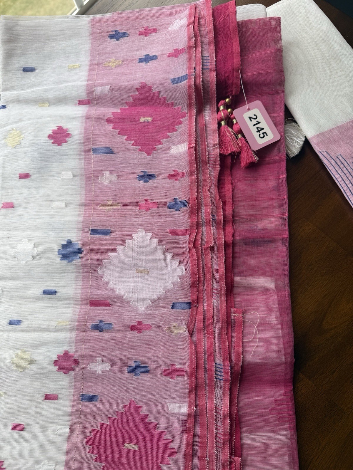 NEW, Handmade, Original Dhakai Jamdani Saree ( item#L2145) + Blouse piece.