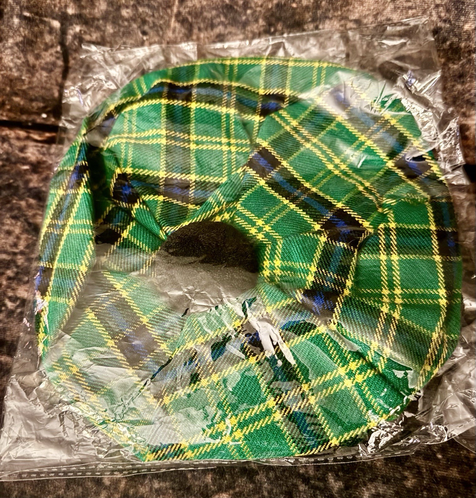 The Kilt Emporium Scottish Tam o’ Shanter hat is a traditional Scottish cap