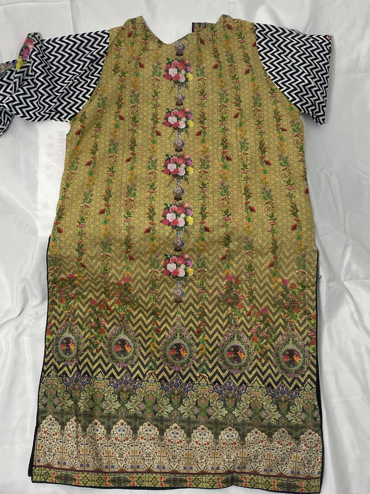 Little Girls Pakistani embroidery Soft lawn Kameez shalwar size 34 8 years
