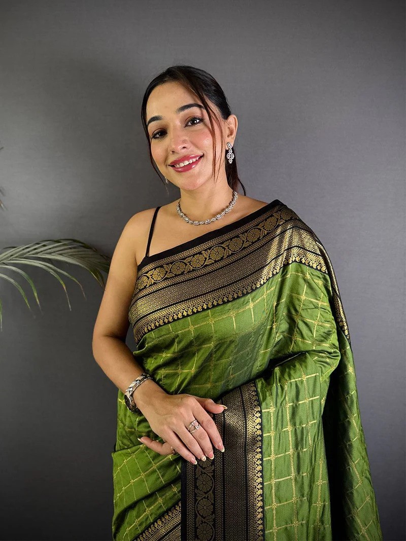 Women’s Green Soft Silk Zari Checks Saree With Unstitched Blouse Piece