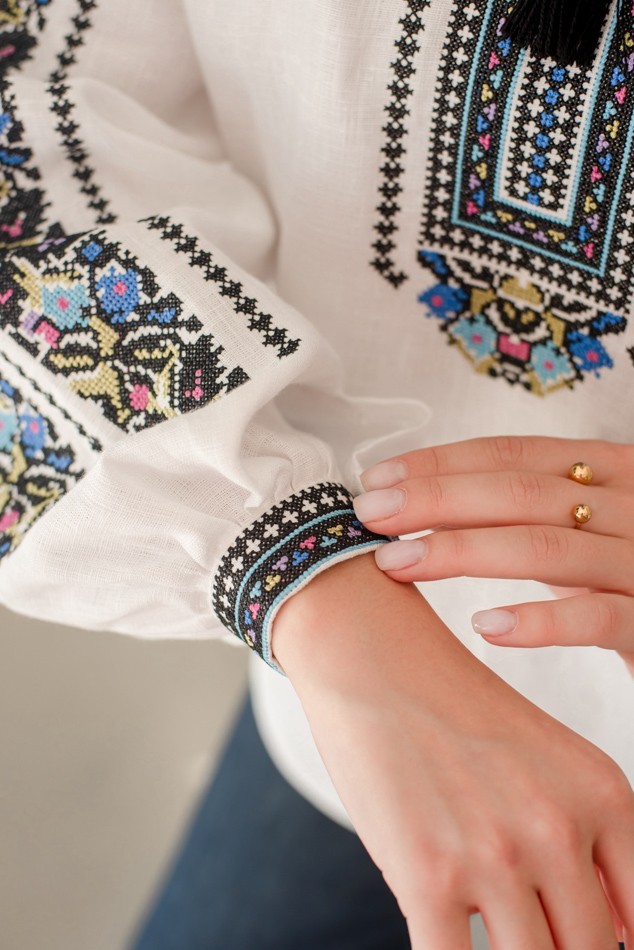 Ukrainian Embroidered White Linen Blouse Vyshyvanka Floral Boho Long Sleeve Folk