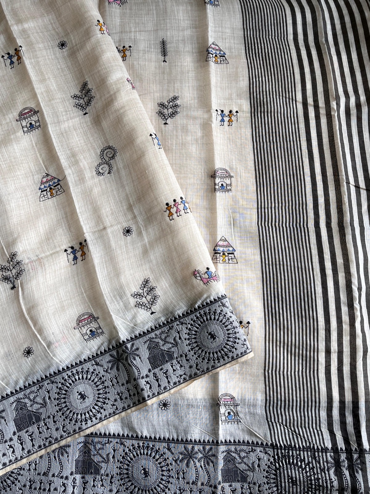 Premium linen saree with elegant print on all over the saree