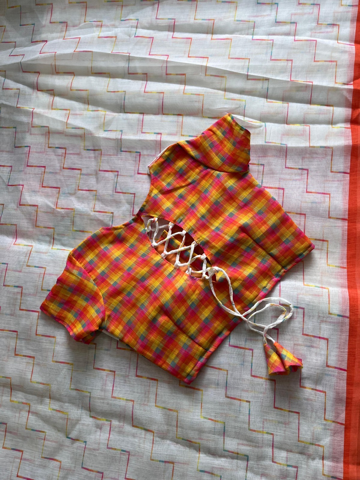 Premium linen saree with elegant print on all over the saree