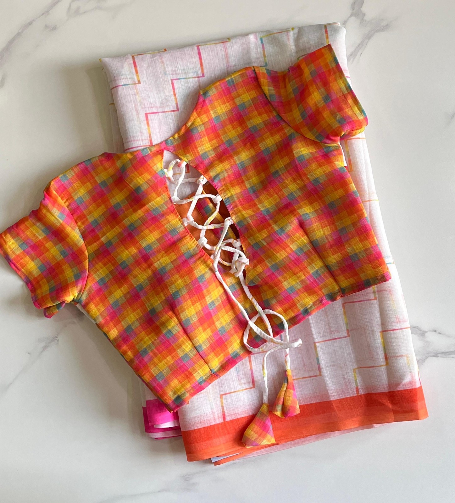 Premium linen saree with elegant print on all over the saree