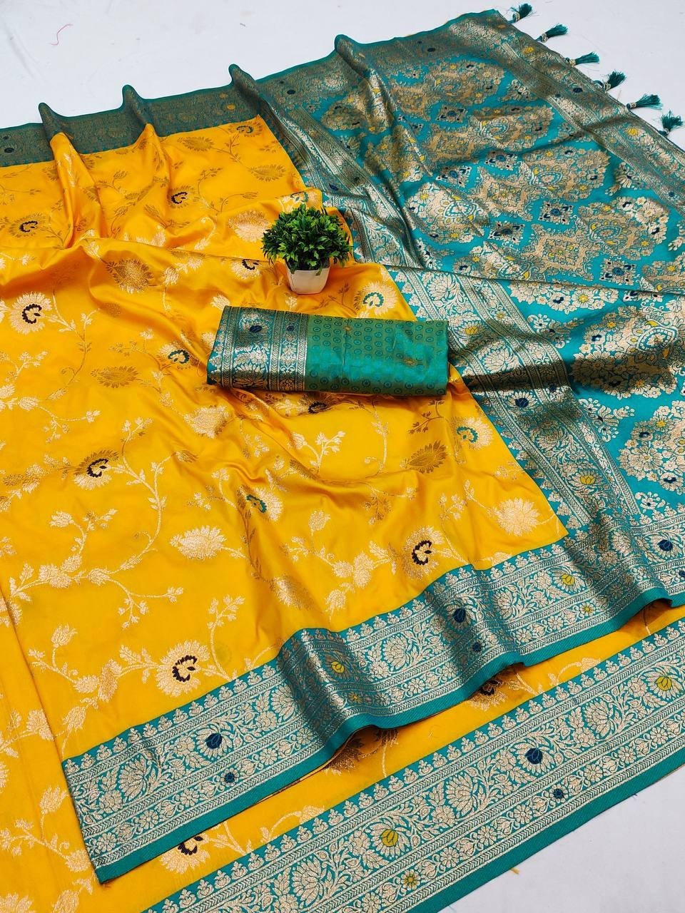 Un-Stitched Blouse Saree Designer Fancy Party Indian Wedding Party Wear Saree