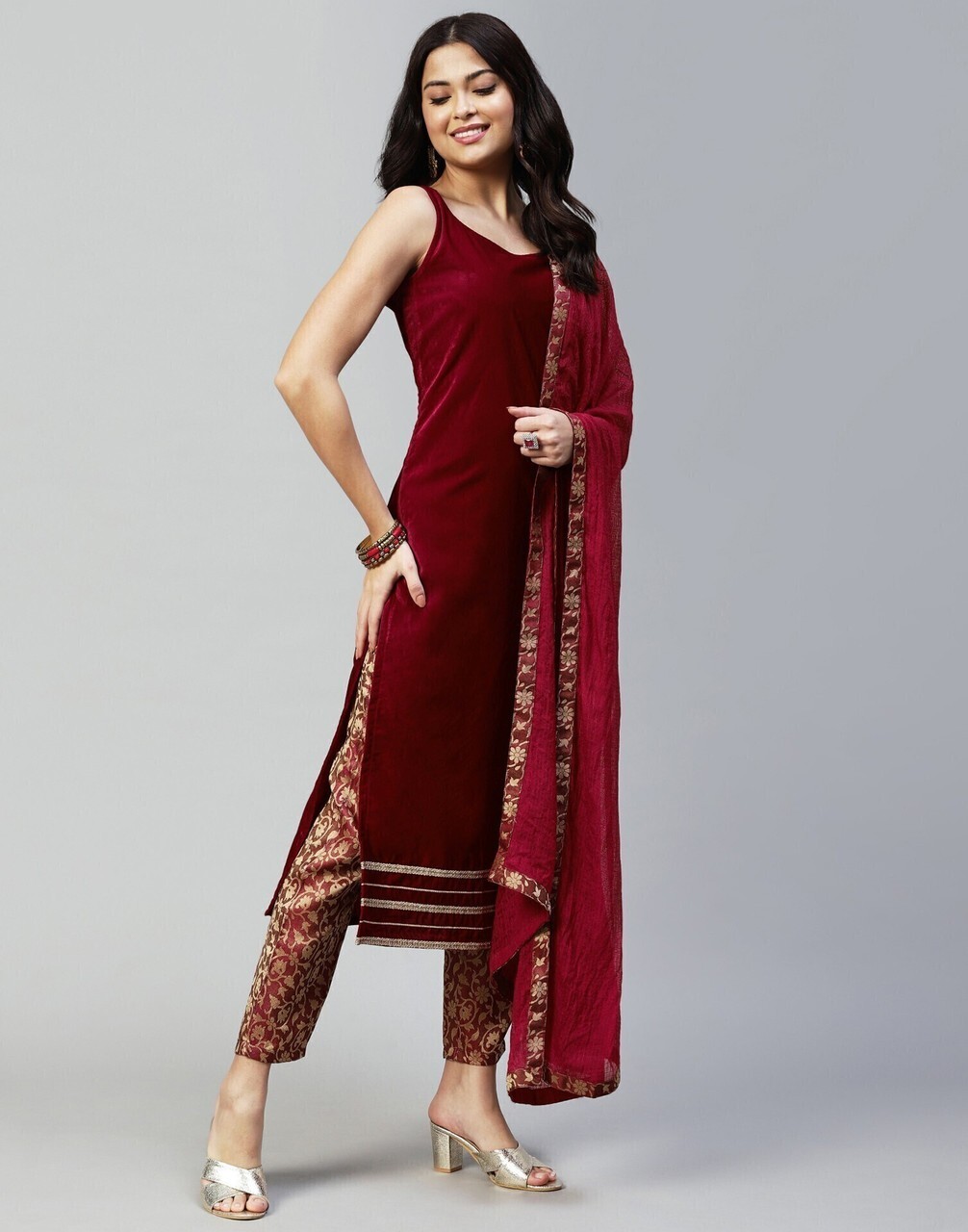 Women Velvet Kurta Pant Dupatta Set
