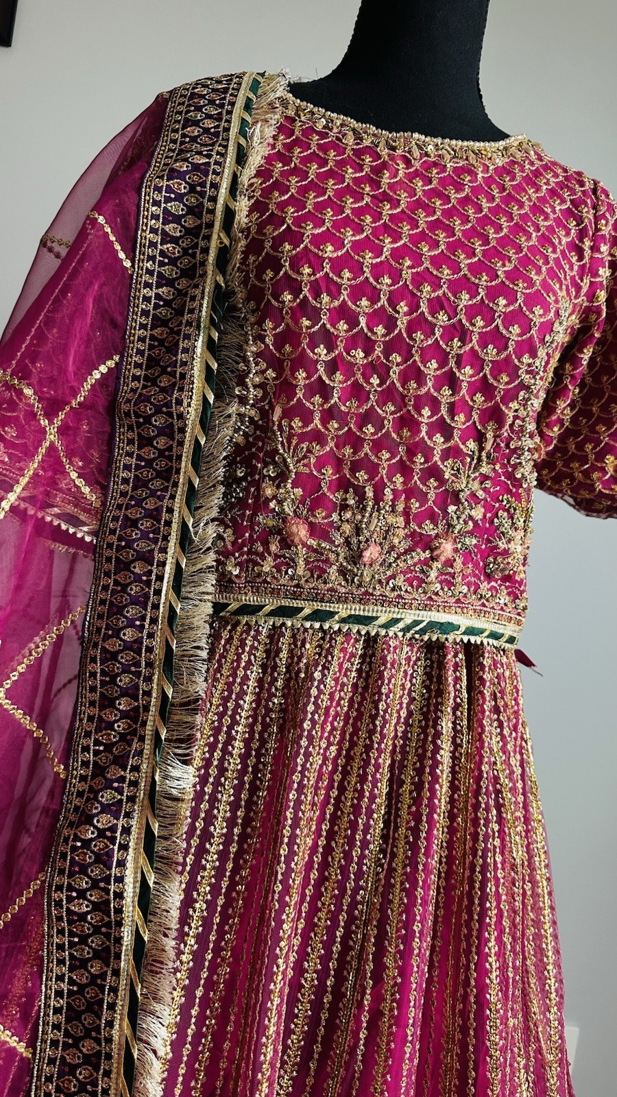 Pink Net sequence and stone work lehnga. #pakistani #lehnga #weddinglehnga