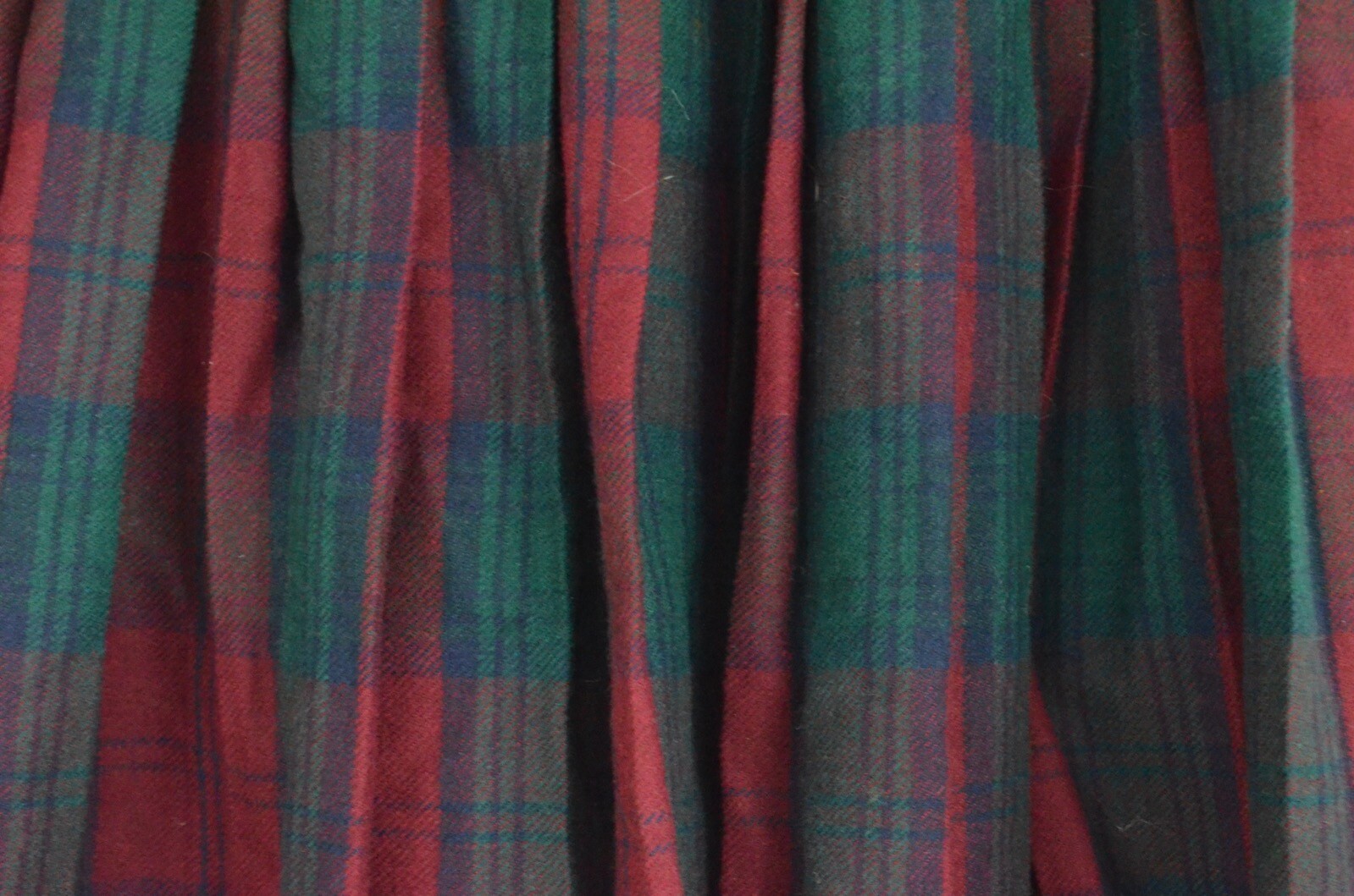 Geoffrey Highland Crafts Scottish Kilt Red Green Tartan Pure New Wool Scotland