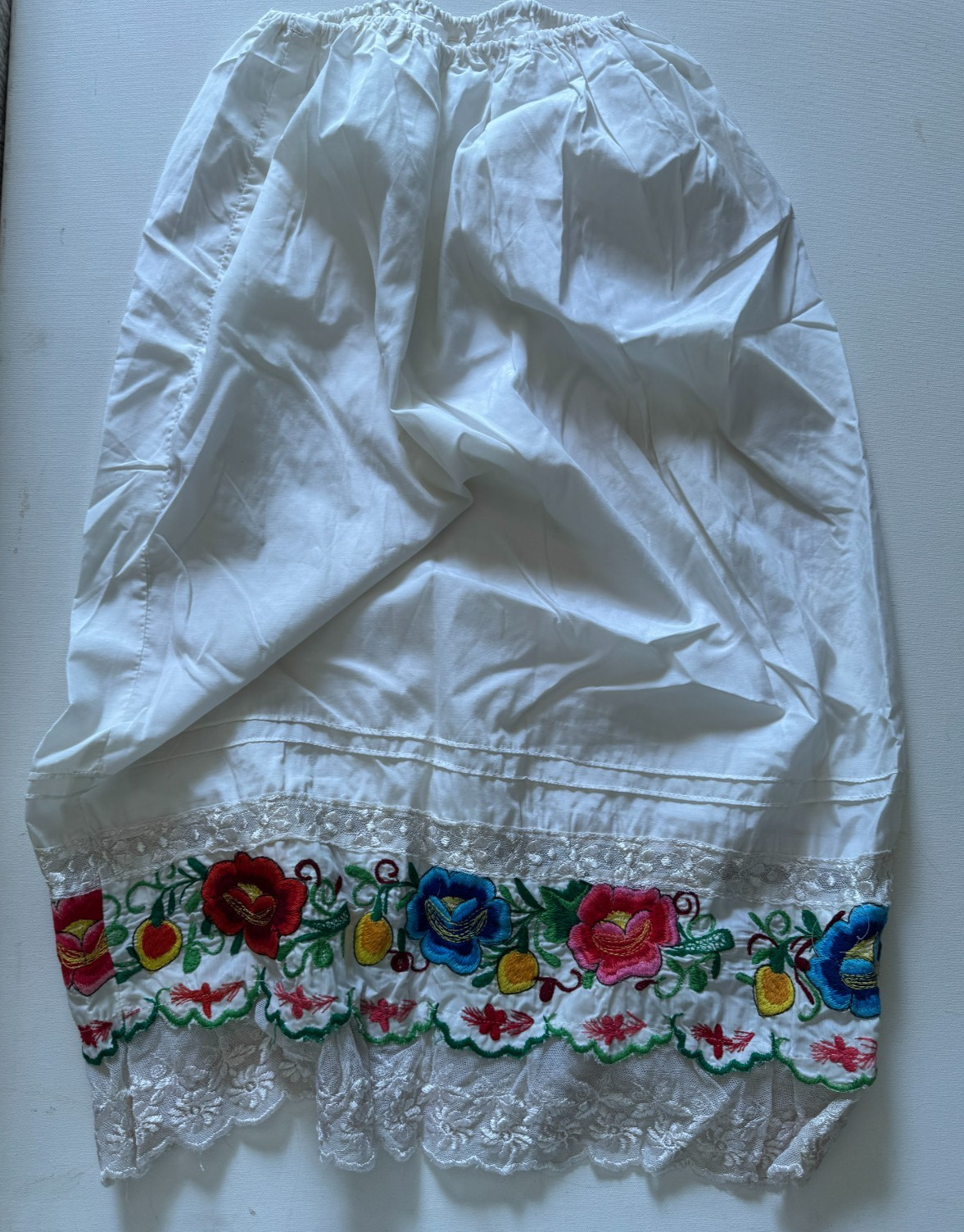Vintag Huipil WhiteEmbroidered Med Skirt From Mexico Embroidered Floral 34” Long