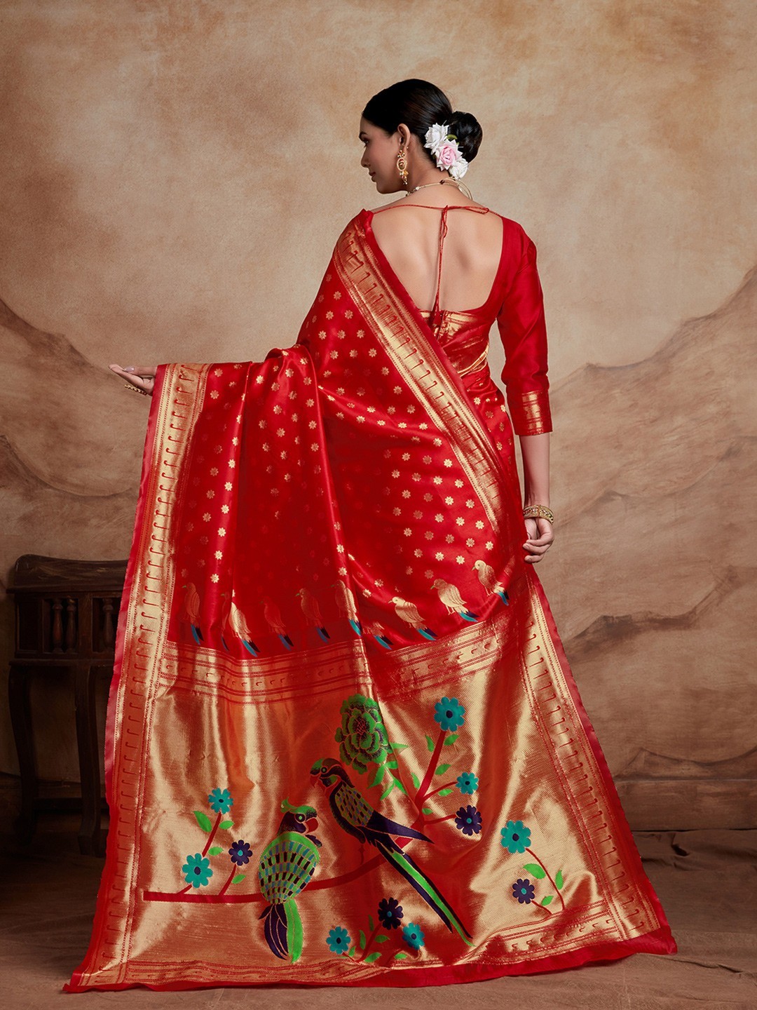 Ethnic Motifs Silk Blend Woven Paithani Saree with Blouse Piece