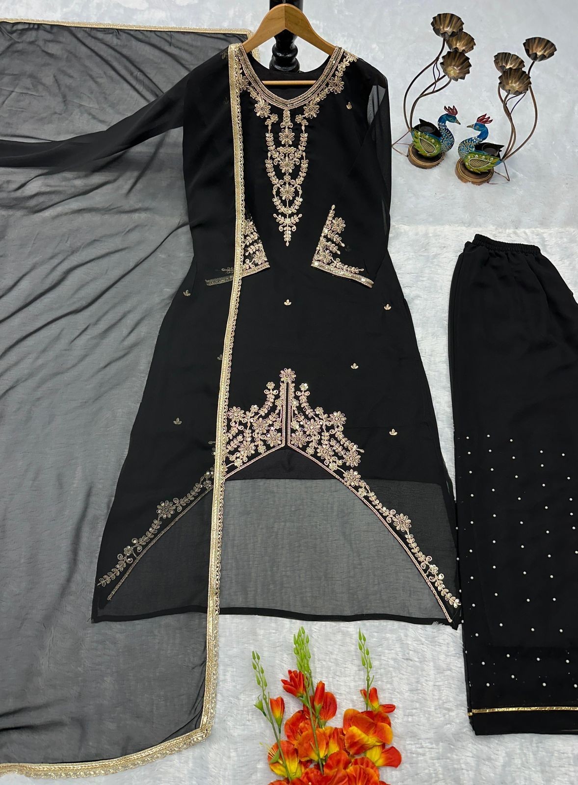 NEW ĐĚSIGNER PARTY WEAR TOP AND PLAZZO. WITH FANCY DUPPATA