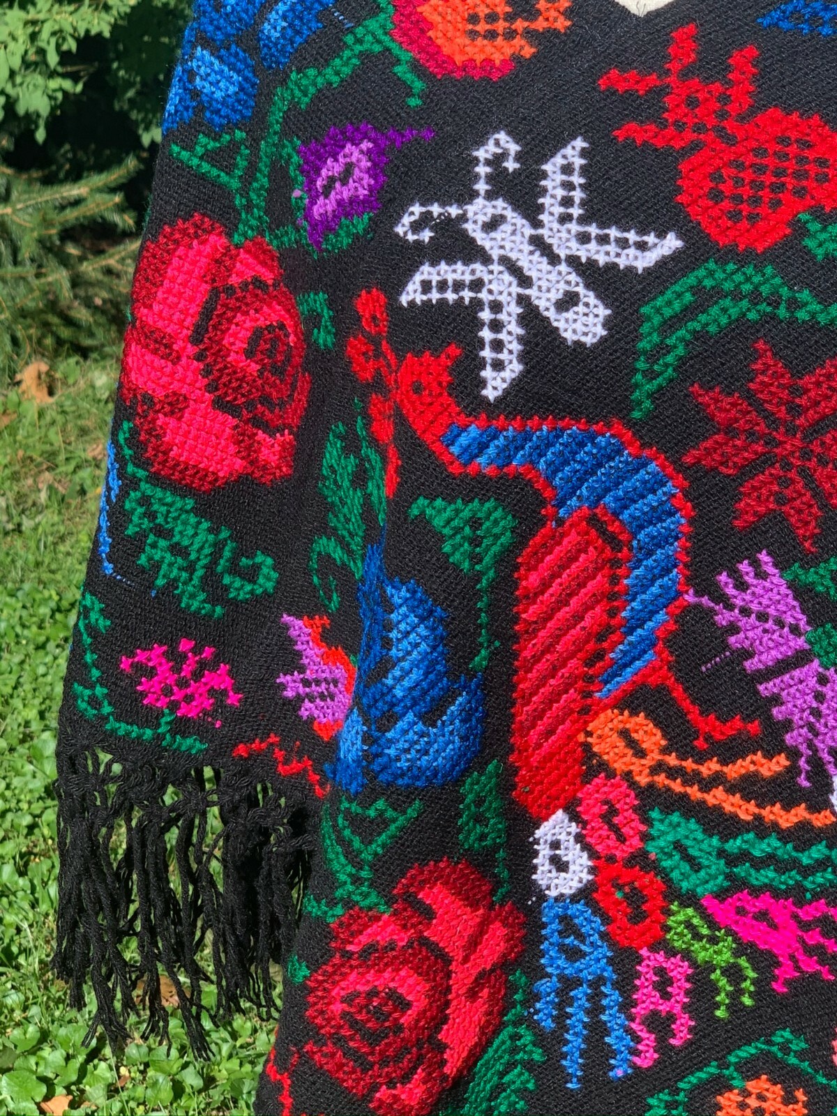 Mexican Poncho Punto de Cruz Crosstitch Embroidered Chiapas Peacock Floral 2053