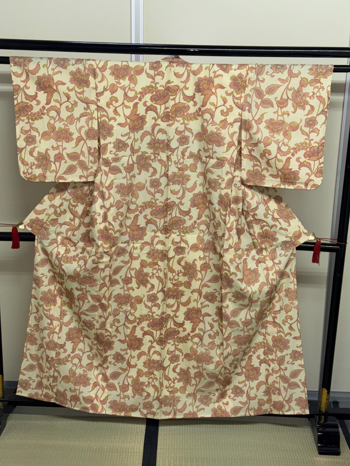 Japanese Vintage Kimono Polyester Beige Flower Expensive Tradition Heigh 61.81in