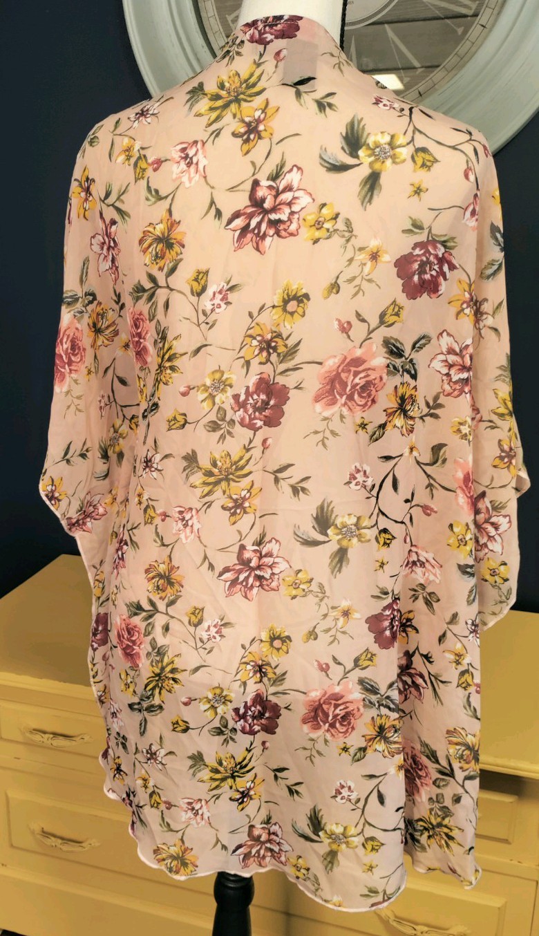 Kimono Size Small Floral Sheer Boho Feminine Short Sleeves Open Front Women’s