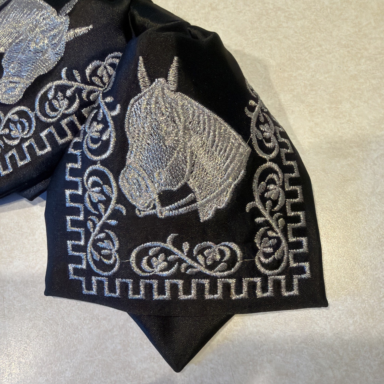Mariachi Bow Tie, Black with silver Horseshoe and Horse Embroidered /Moño Charro