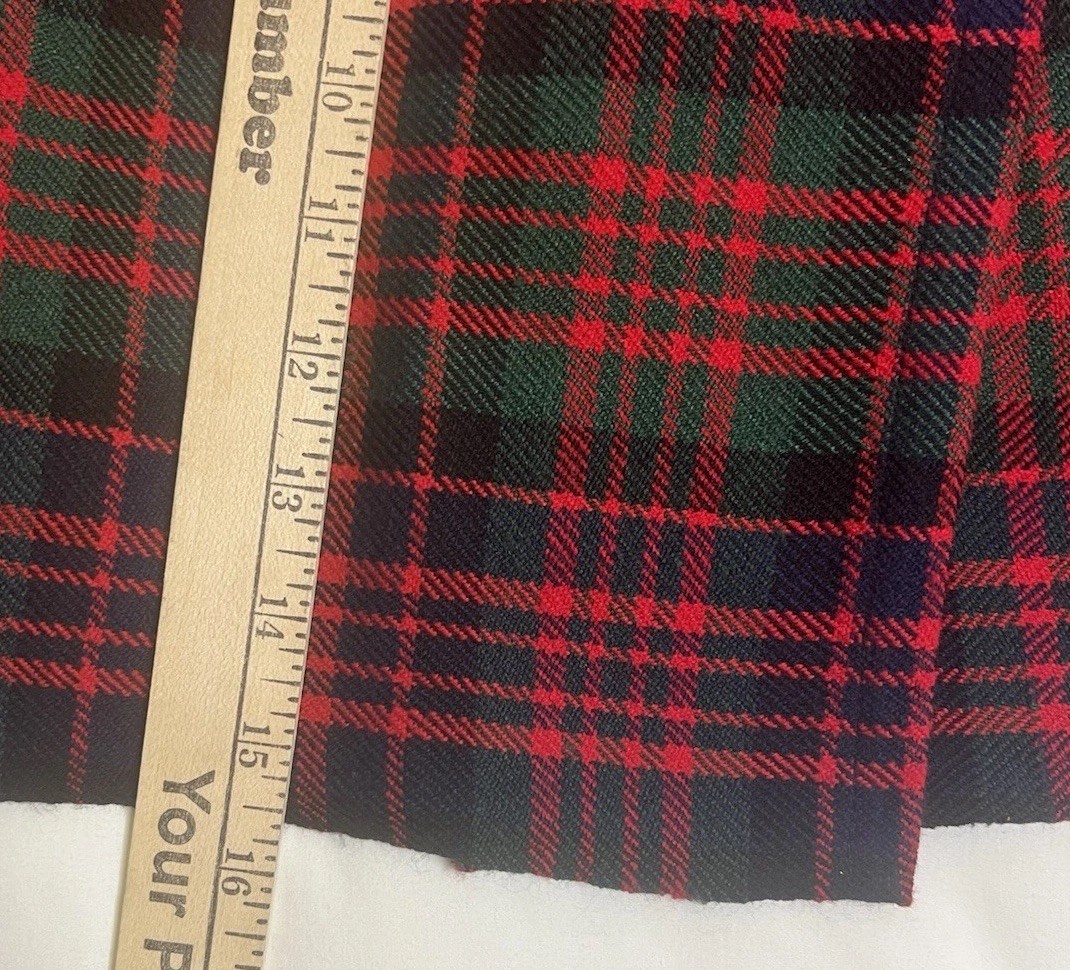Traditional Scottish Tartan Kilt Red Green Black Plaid with Buckles Size 32 0104